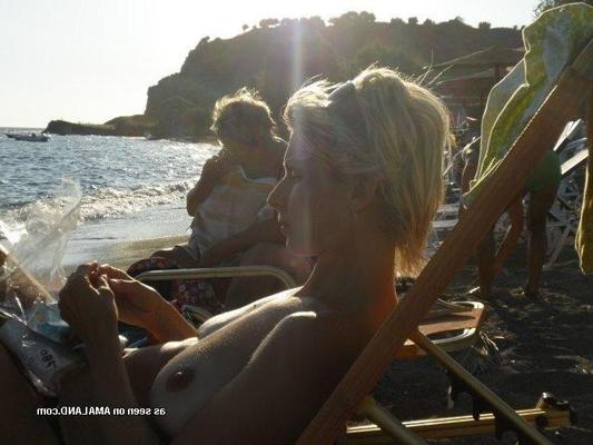 10P Gallery of a busty wife sunbathing topless while on vacation