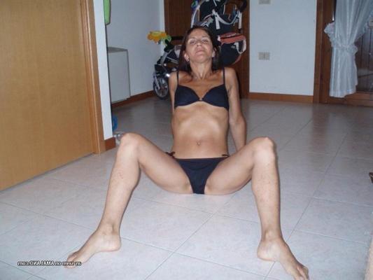 15P Hot kinky housewives posing naked for their husbands