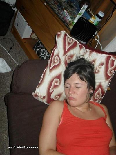 10P Gallery of two amateur housewives posing sexy for the cam