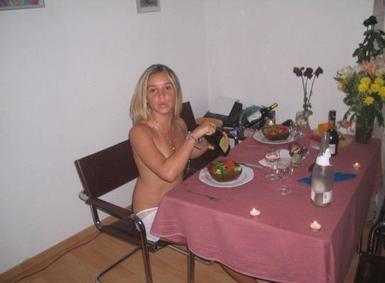 18P Housewife naked