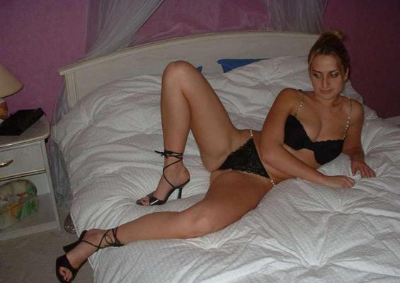 15P Pictures of a hot wife teasing her hubby