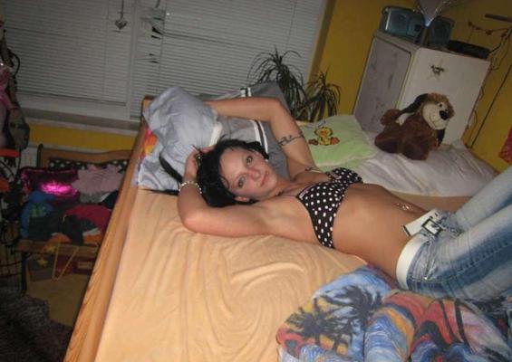 15P Pictures of a tattooed amateur housewife