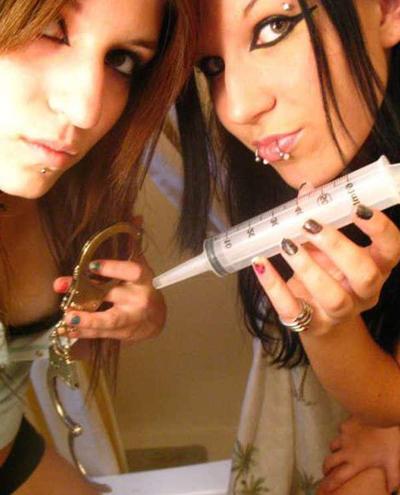 16P Pictures of punk GFs playing with the cam