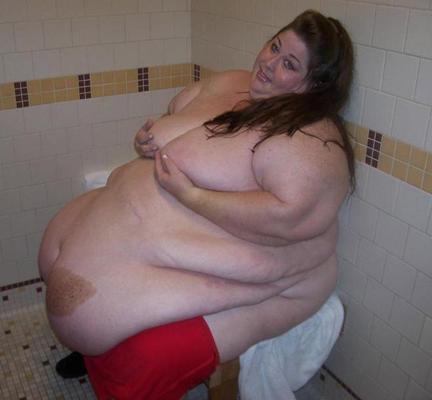 15P madura muy gorda con enorme barriga poser