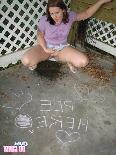 16P Candi Plays And Pees In The Park