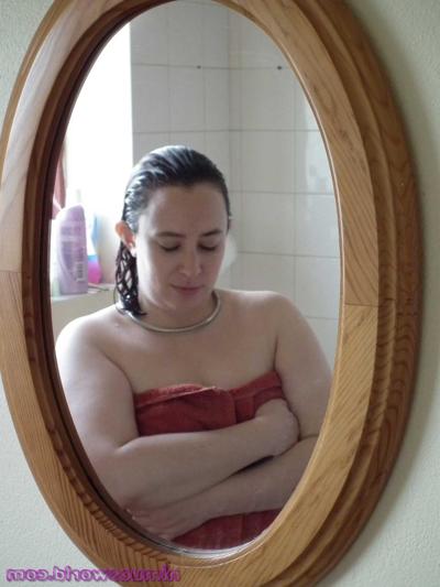16P Showering amateur babe Nimues voyeur and sneak peeks at chubby english girl wash