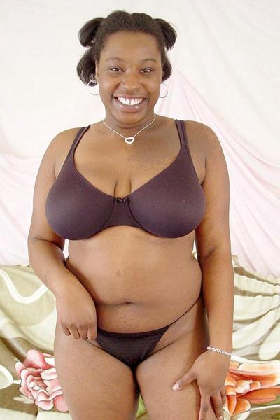 4P Chubby black chick shows her small wet pussy