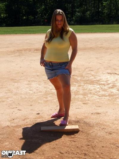 12P Cute and chubby teen girl exposed good