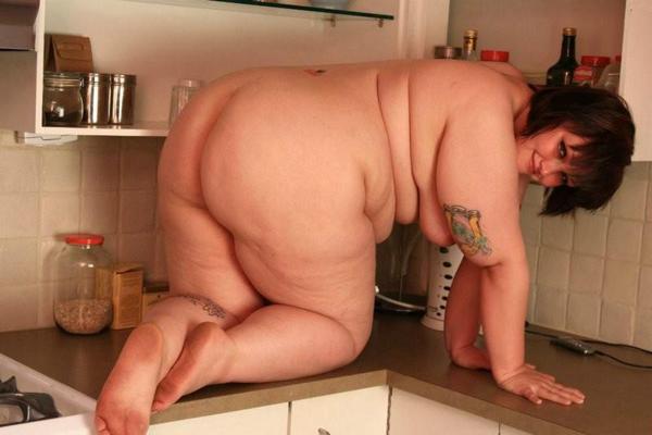 15P Horny BBW Milla Monroe playing in kitchen