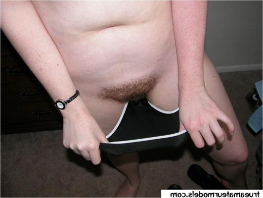 15P chubby amateur exposing pink tasty hairy pussy