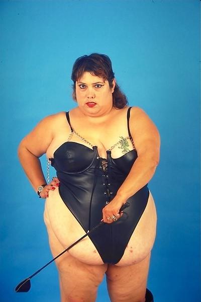20P Horny bbw in leather outfit