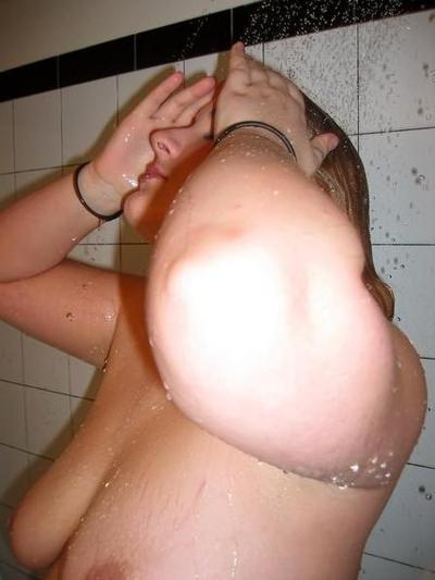 17P Younger fat plumper slut take early shower
