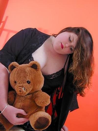 20P Ado grassouillet et potelé avec son ours en peluche
