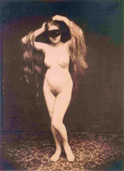 16P Vintage babes shows huge melons and fatty ass