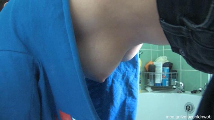 16P UPshirt cleavage shots