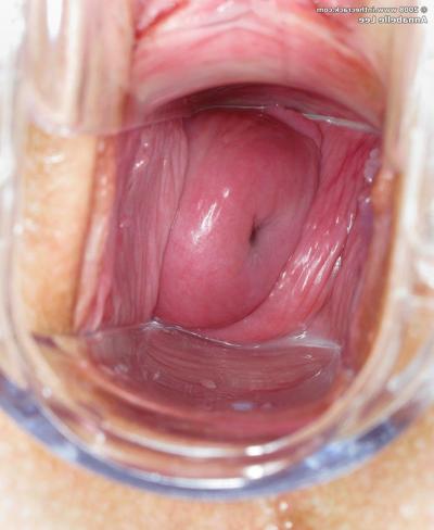 16P Brunette cutie douches and speculums her pink pussy in a bath