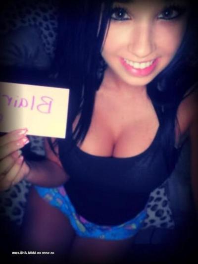 10P Busty brunette chick camwhoring for her boyfriend