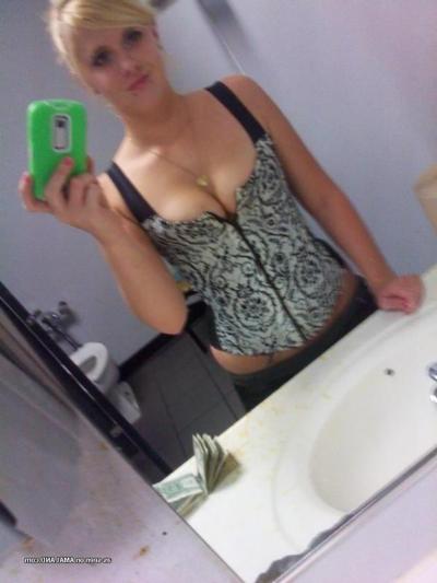 8P Inked and pierced blonde babe camwhoring in the house