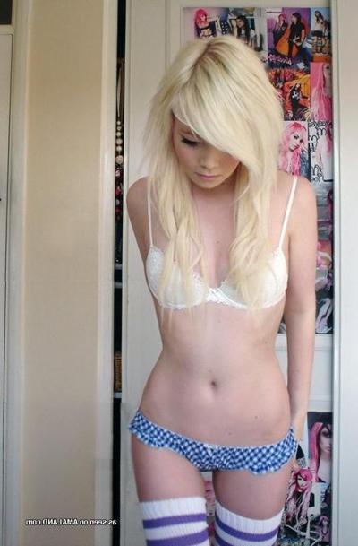 5P Sexy amateur emo babes teasing their lovers