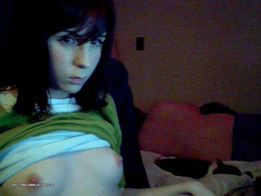 14P Wild scene babe camwhoring naked in her bedroom