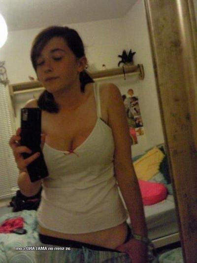 15P Collection of a gorgeous chick camwhoring in her bedroom