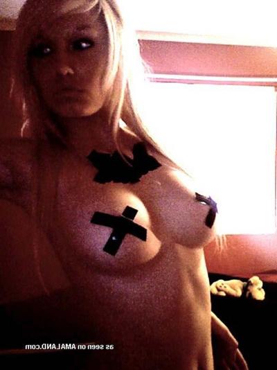 16P Nice gallery of a steamy hot amateur scene hottie