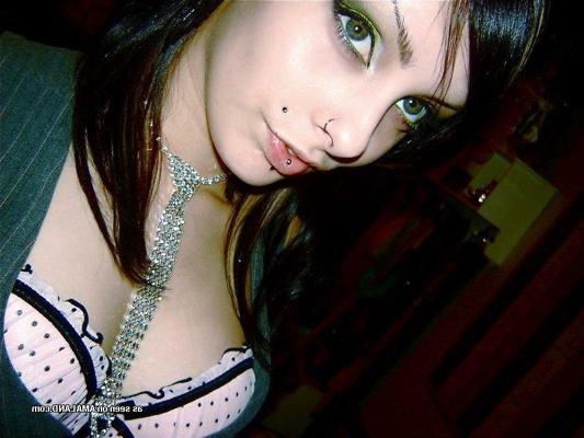 6P Selection of naughty emo girlfriends posing in sexy selfpics