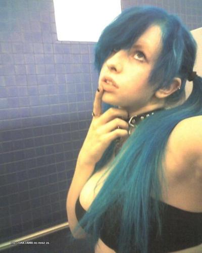 7P Selection of amateur scene babes' sexy selfpics