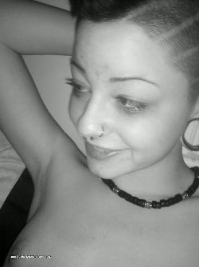 7P Selection of amateur scene babes posing at home