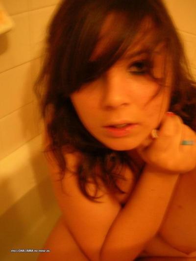 9P Collection of various emo babes posing for the cam
