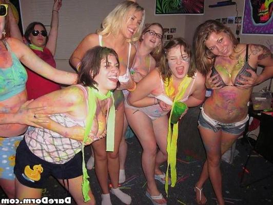 15P Universitárias de verdade fodendo forte depois de uma grande festa no dormitório