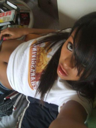 18P Cute cheerleader