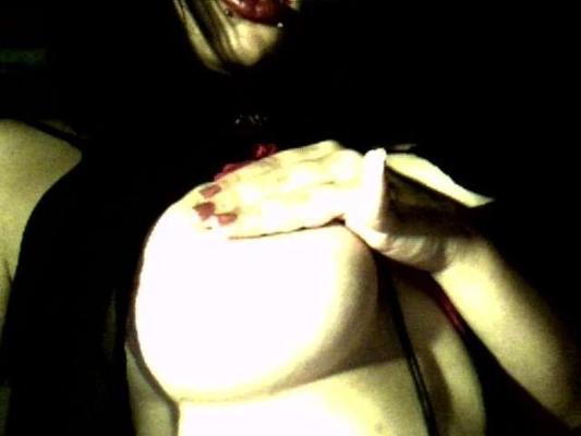 16P Goth chick stripping on webcam