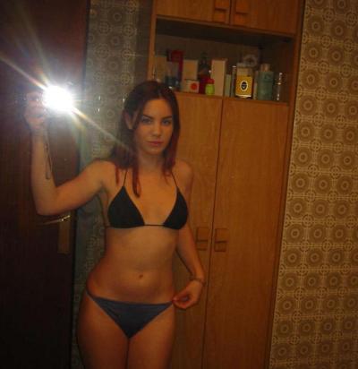 16P Photos of steamy GFs having fun with the camera