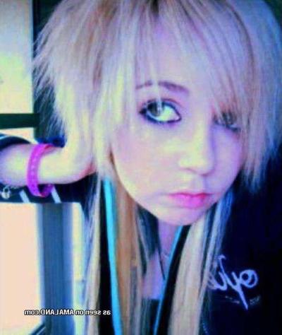 15P Sammlung schöner und heißer Selfpics von Rocker-Girls