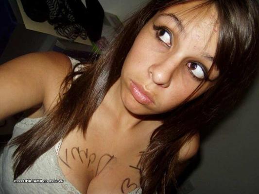 16P Pictures of a camwhoring busty sexy scene GF