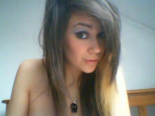15P Photos de filles amatrices emo sexy