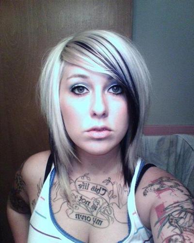 16P Photos de filles punk blondes