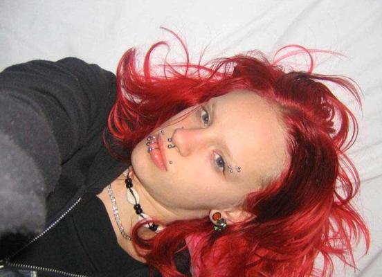 15P Hot collection of a wild rocker babe's selfpics