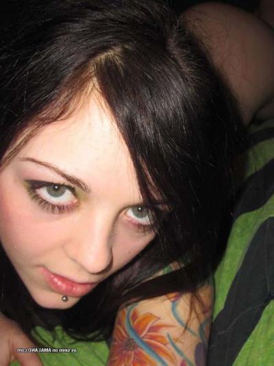 16P Nice hot compilation of a sultry gothic babe's selfpics