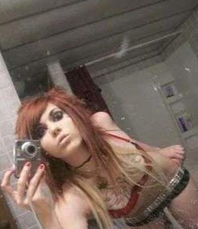 13P Picture set of sexy camwhoring emo babes