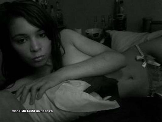 16P Sélection de photos de Sally en train de devenir sexy avec sa caméra
