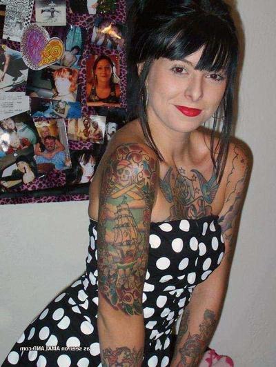 15P Photo set of a group of hot alternative babes