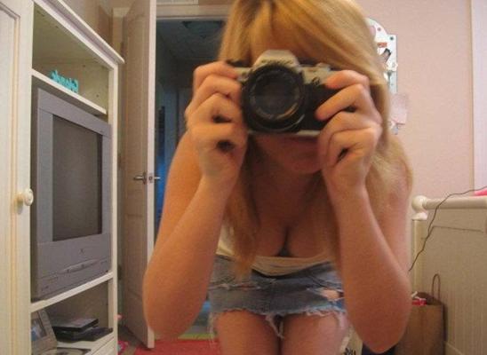 16P Picture set of amateur camwhoring teen bitches