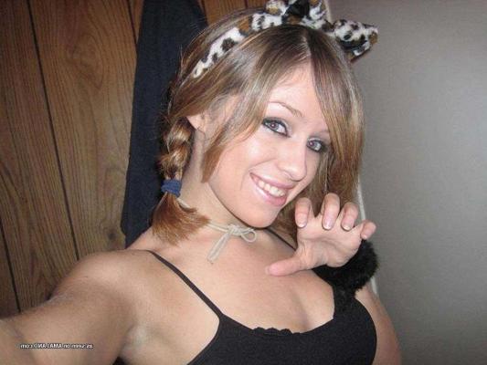 16P Nice collection of selfpics of pretty amateur hotties