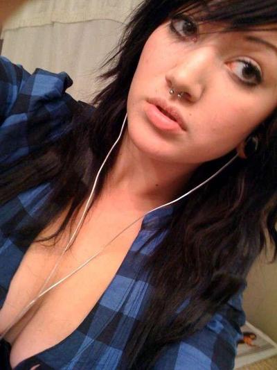 16P Nice compilation of an emo babe's selfpics