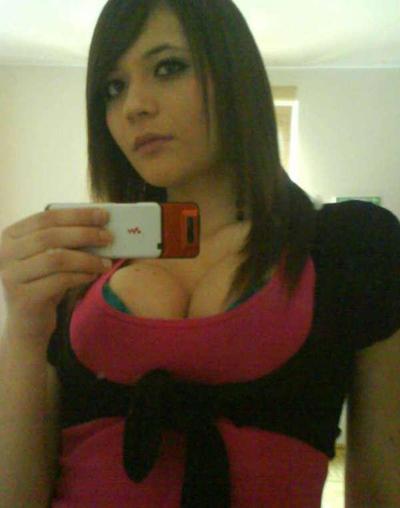 16P Photo set of self-shooting pretty girlfriends