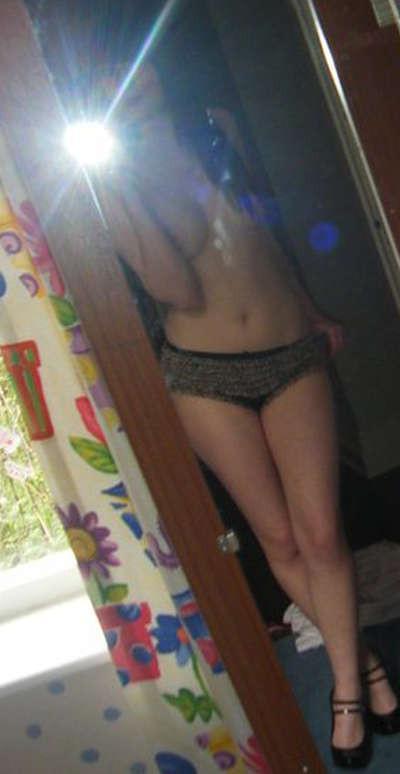 16P Pictures of a sexy busty GF selfshooting