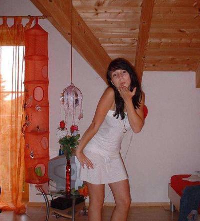 15P Photos of Samara getting kinky on cam