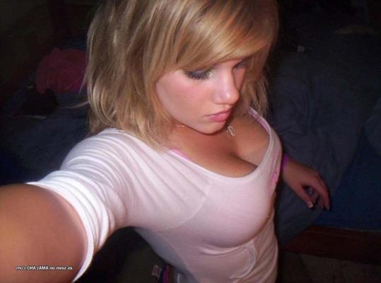 16P Pictures of a big-tittied self-shooting hottie